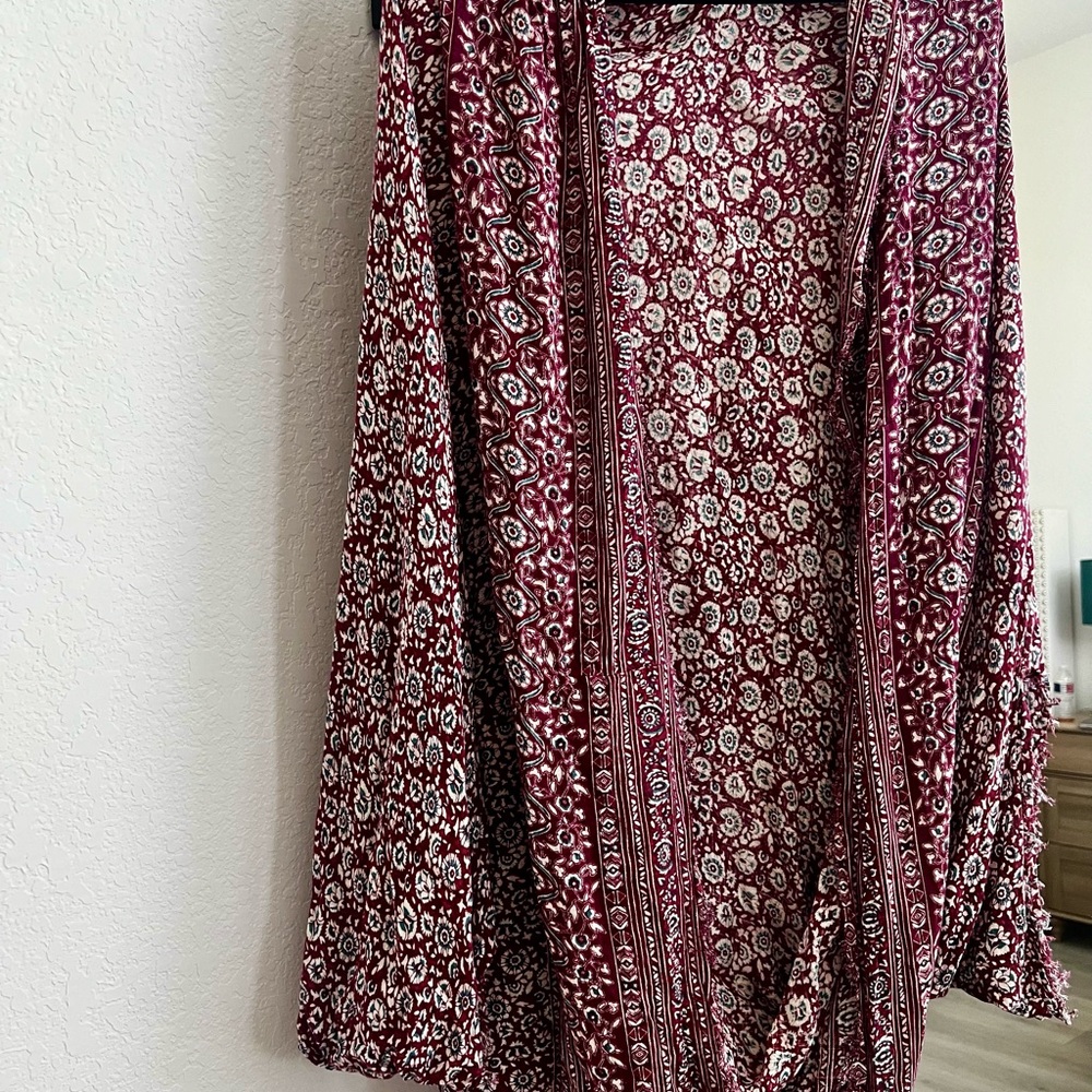 American Eagle Outfitters Burgundy and White Patterned Kimono